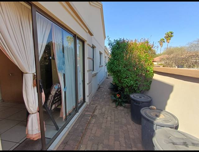 3 BEDROOM TOWNHOUSE TO LET IN ARCON PARK